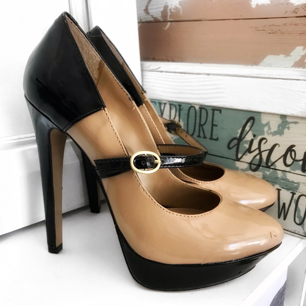 Jessica Simpson pumps